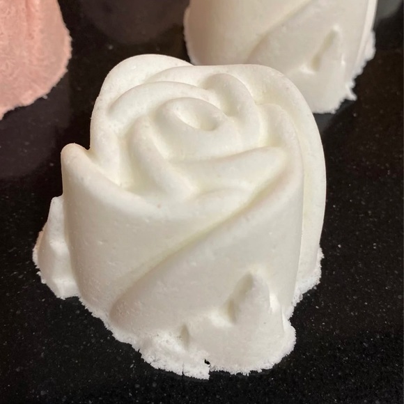 Custom scented set of 6 rose shaped bath bombs - Picture 2 of 4